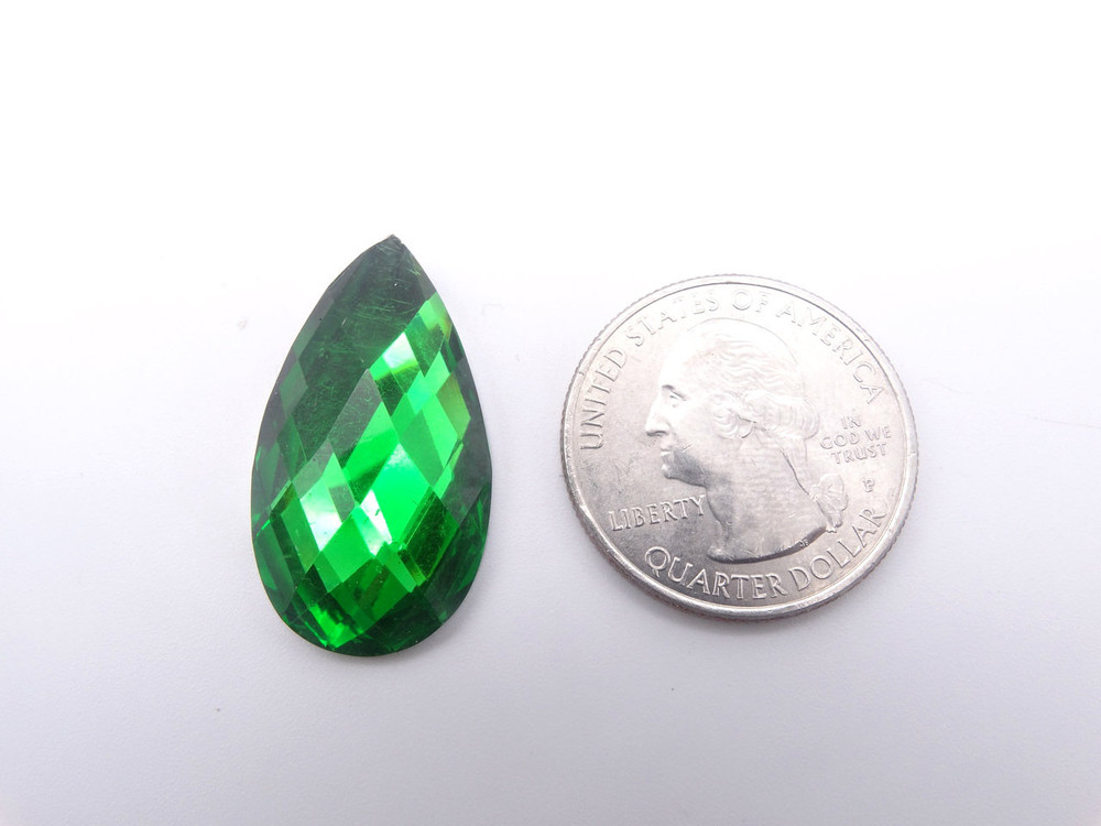  50 Pieces - 16 x 30 mm Teardrop Stone - Green